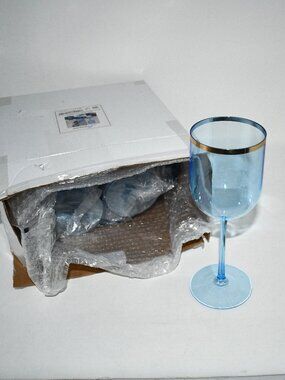 Liacere Blue Plastic Wine Glasses, Set of 8, 14oz Gold Rim Reusable Party Cups,